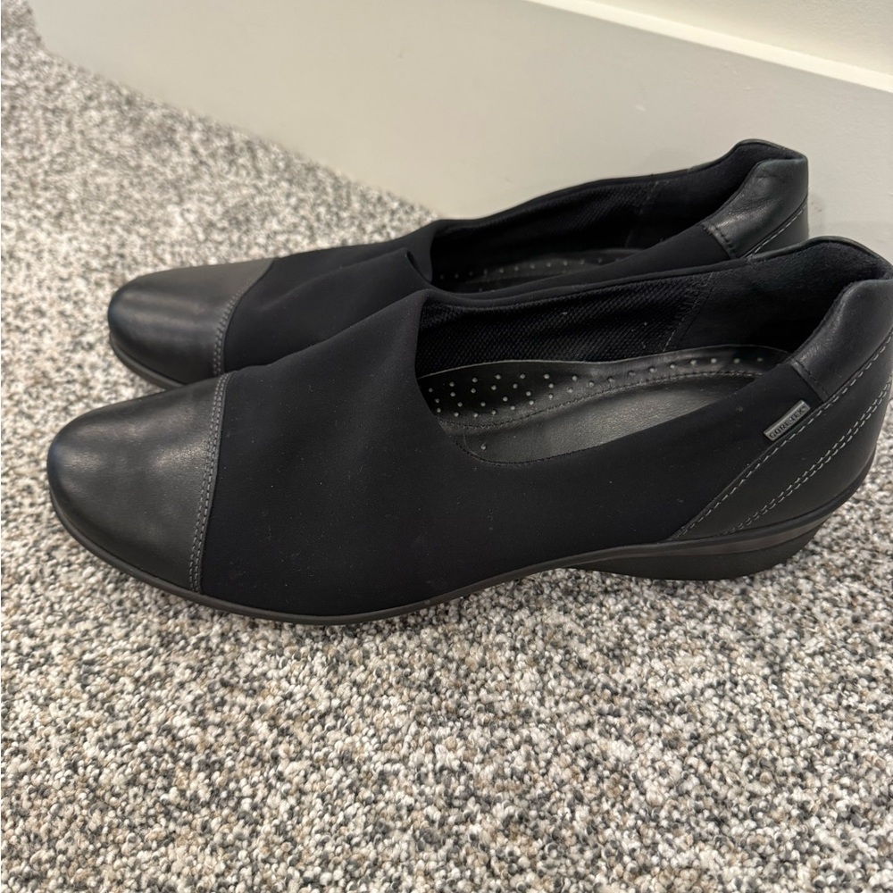 Ecco Women's Black Goretex Waterproof Slip-On Loafer Shoes Size 11-11 1/2. - Picture 4 of 10